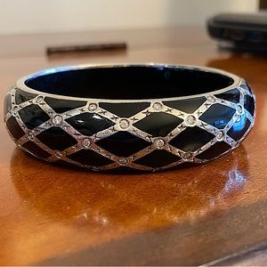 Gorgeous Miriam Salat sterling and enamel bangle! She’s great alone or stacked!